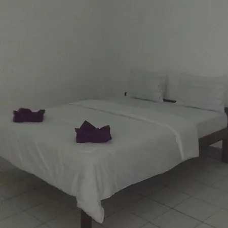 Hidayah Homestay Kelimutu Exterior photo